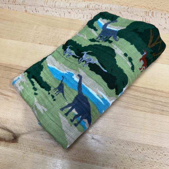 Little Unicorn x JURASSIC WORLD Cotton Muslin Swaddle Blanket Dinosuar T-Rex - Picture 3 of 9